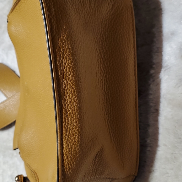 Vince Camuto Caramel Tal Crossbody Leather Saddle Purse w Horseshoe Hardware - Picture 10 of 11